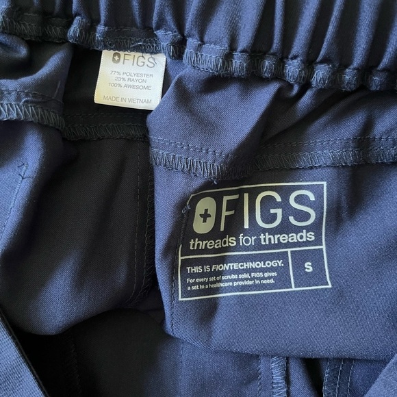 Figs Scrubs Pleated Cuffed Trouser Pants With Pockets Navy Blue - Picture 7 of 9
